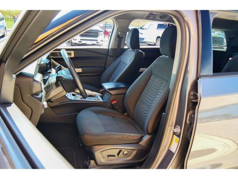 Used 2021 Ford Explorer XLT image 10