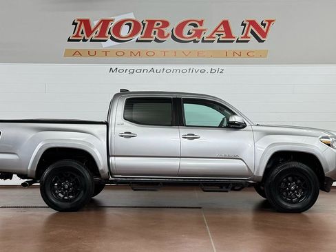 Used 2022 Toyota Tacoma SR5 image 2