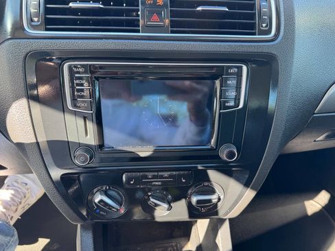 Used 2016 Volkswagen Jetta SE image 11