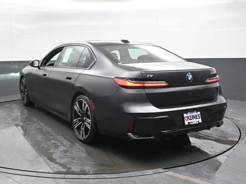 Used 2023 BMW i7 xDrive60 image 11