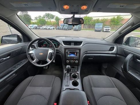 Used 2017 Chevrolet Traverse LT w/ Style and Technology Package FWD image 18