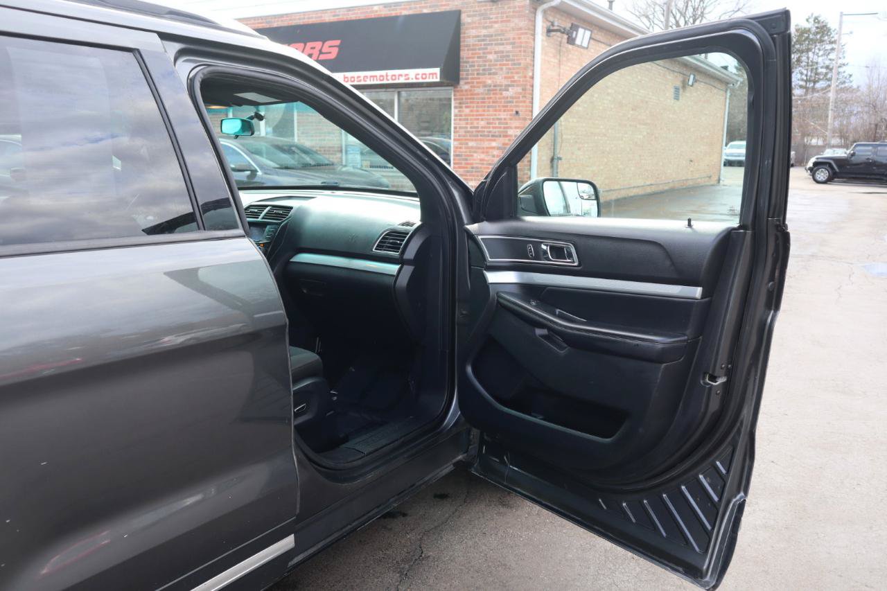 Used 2017 Ford Explorer XLT AWD/4WD image 10