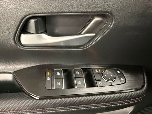 Used 2025 Nissan Kicks SR image 28