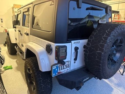 Used 2017 Jeep Wrangler Unlimited Sahara w/ Connectivity Group AWD/4WD image 2