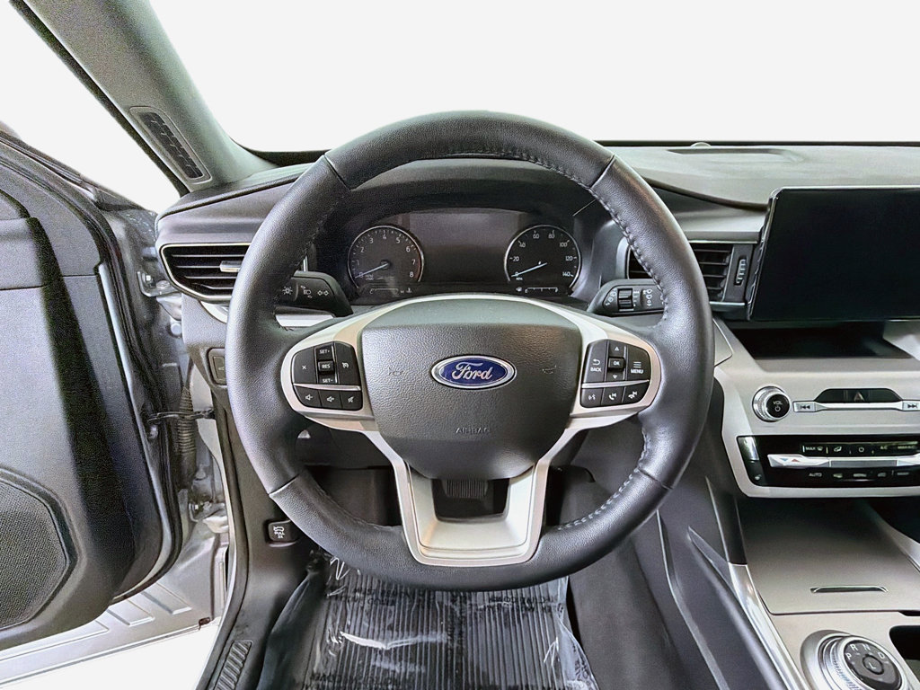 Used 2023 Ford Explorer XLT w/ Equipment Group 202A AWD/4WD image 31