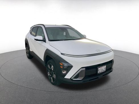 Used 2025 Hyundai Kona SEL image 3