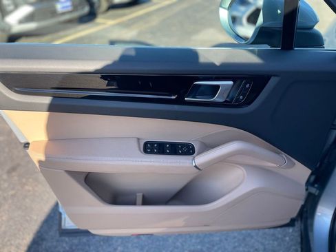 Used 2022 Porsche Cayenne E-Hybrid image 14