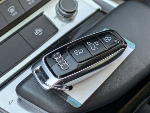 Used 2024 Audi Q8 e-tron Premium image 32