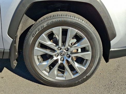 Used 2023 Toyota RAV4 XLE Premium image 8