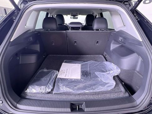 New 2025 Volkswagen Tiguan SE image 23