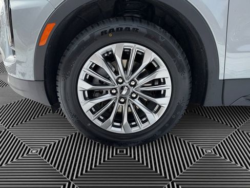 Used 2025 Cadillac XT4 Premium Luxury image 9