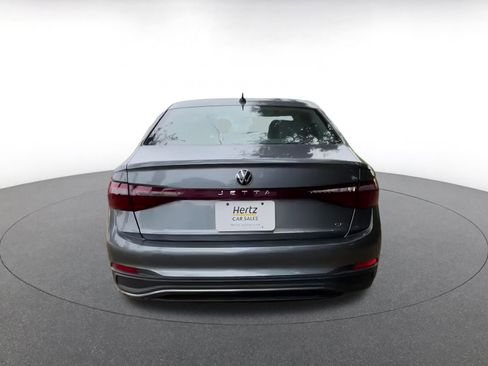 Used 2025 Volkswagen Jetta SE image 4