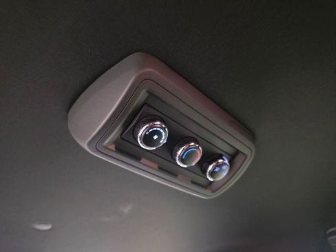 Used 2018 Dodge Grand Caravan SE FWD image 33