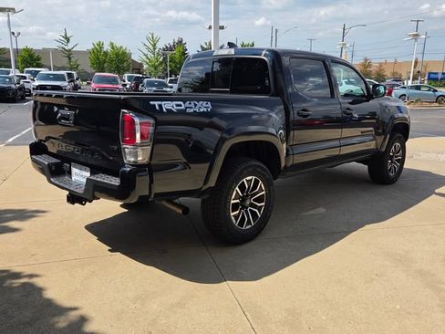 Used 2023 Toyota Tacoma TRD Sport AWD/4WD image 5
