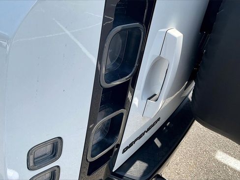 Used 2025 Land Rover Defender 110 V8 image 21