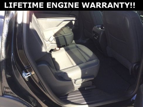 Used 2025 Chevrolet Traverse LT image 26