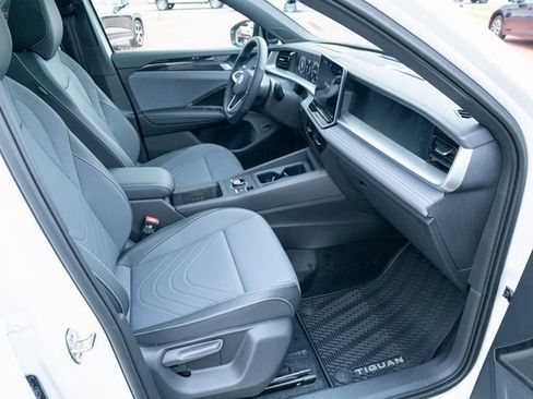 New 2026 Volkswagen Tiguan SE R-Line image 41