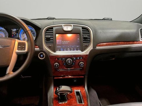 Used 2014 Chrysler 300 AWD w/ Driver Convenience Group image 9