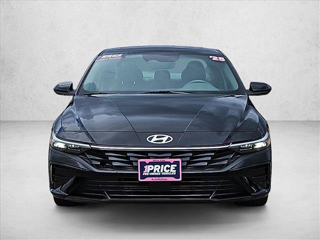 Used 2025 Hyundai Elantra SEL FWD image 2