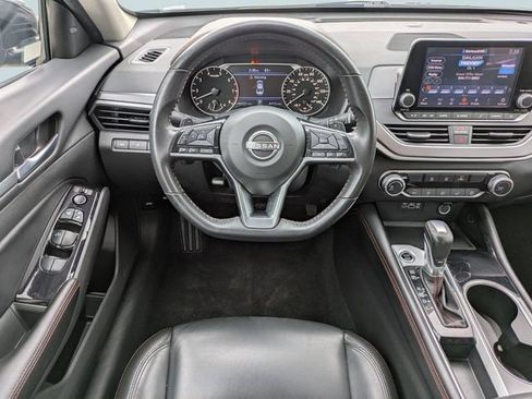 Used 2024 Nissan Altima 2.5 SR FWD image 16