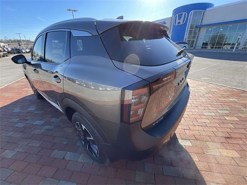 Used 2025 Nissan Kicks SR w/ Interior Electronics Package image 15