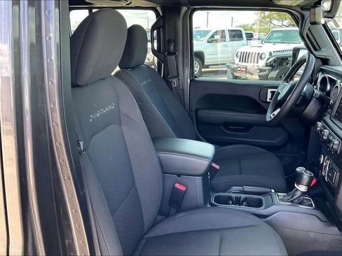 Used 2023 Jeep Gladiator Overland image 29