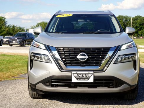Used 2022 Nissan Rogue SV w/ SV Premium Package image 3