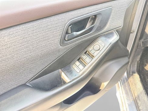 Used 2023 Nissan Rogue S image 14