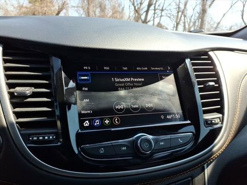 Used 2021 Chevrolet Trax LT w/ LT Convenience Package image 23