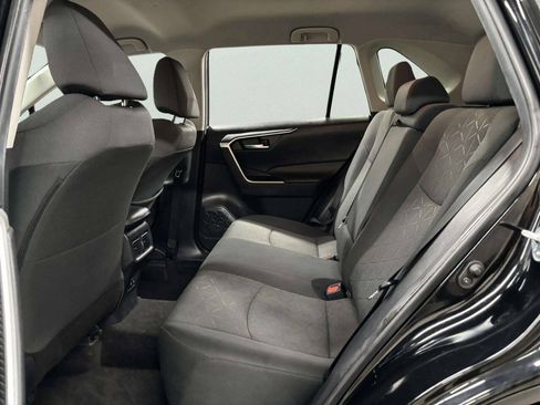 Used 2021 Toyota RAV4 XLE FWD image 17