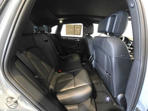 Used 2025 Porsche Macan AWD/4WD image 13