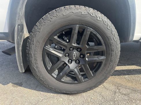 Used 2025 Chevrolet Colorado Trail Boss AWD/4WD image 12