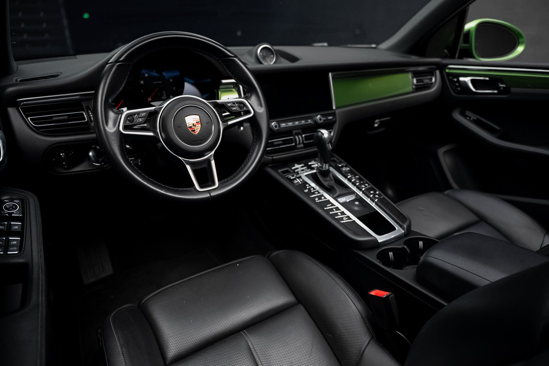 Used 2019 Porsche Macan AWD/4WD image 2