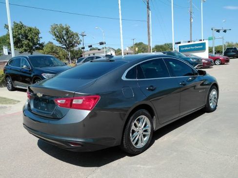 Used 2018 Chevrolet Malibu LT w/ Leather Package FWD image 6