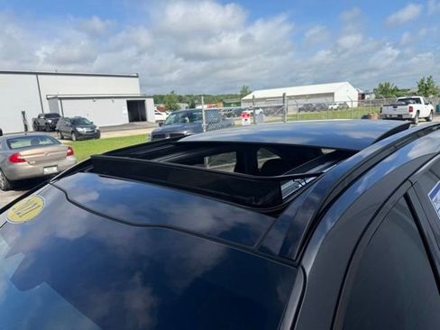 Used 2021 Kia Sorento S w/ Panoramic Sunroof Package AWD/4WD image 11