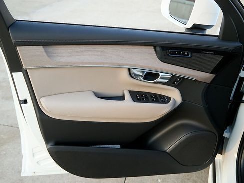 New 2026 Volvo XC90 T8 Plus image 8