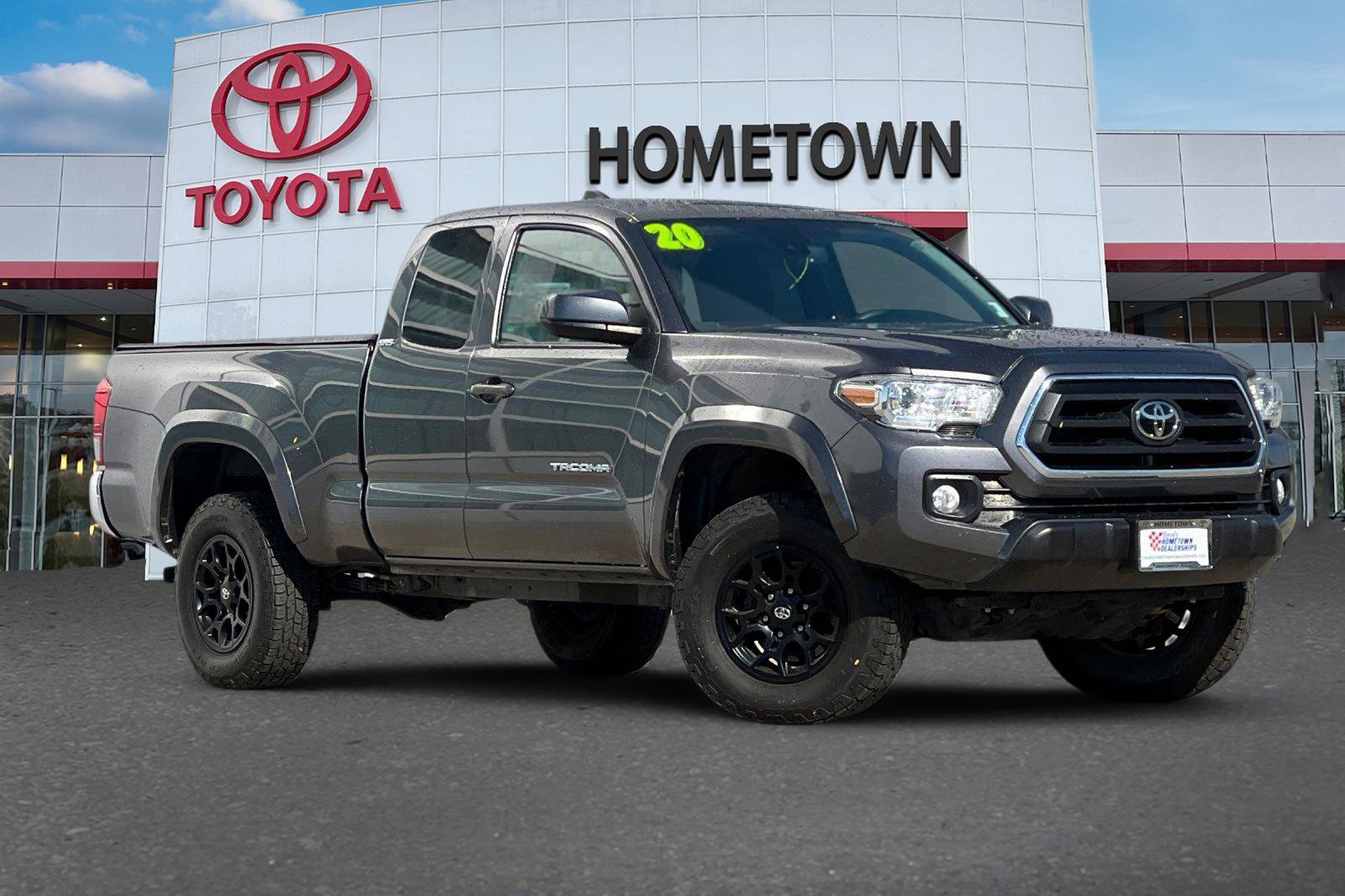 Used 2020 Toyota Tacoma SR5 AWD/4WD image 2
