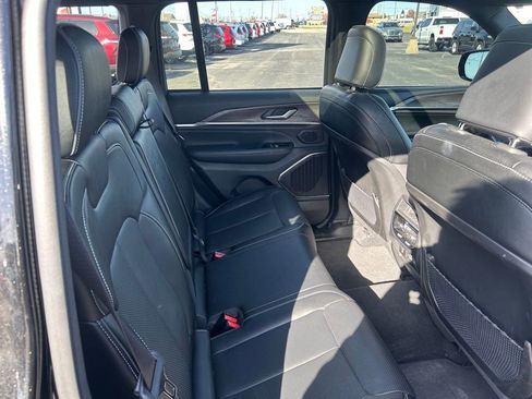 Used 2023 Jeep Grand Cherokee Overland AWD/4WD image 13