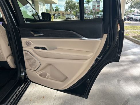 Used 2022 Jeep Grand Cherokee L Limited image 32