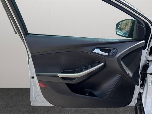 Used 2015 Ford Focus Titanium image 19