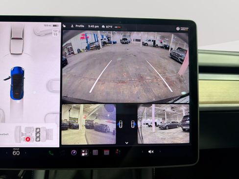 Used 2022 Tesla Model Y Long Range AWD/4WD image 24