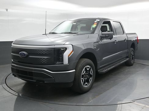 Used 2023 Ford F150 Lightning XLT AWD/4WD image 7