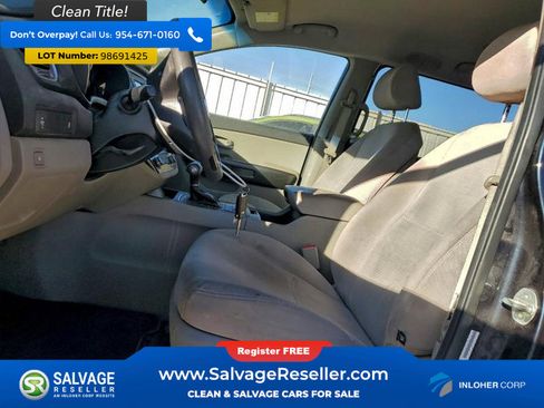 Used 2015 Kia Sedona LX image 9