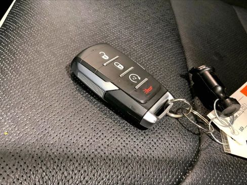 Used 2025 RAM 1500 Laramie image 19