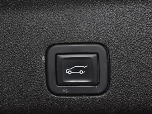 Used 2025 Chevrolet Tahoe Z71 w/ Z71 Off-Road Package image 40