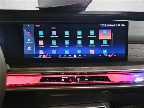 Used 2025 BMW i7 xDrive60 image 14