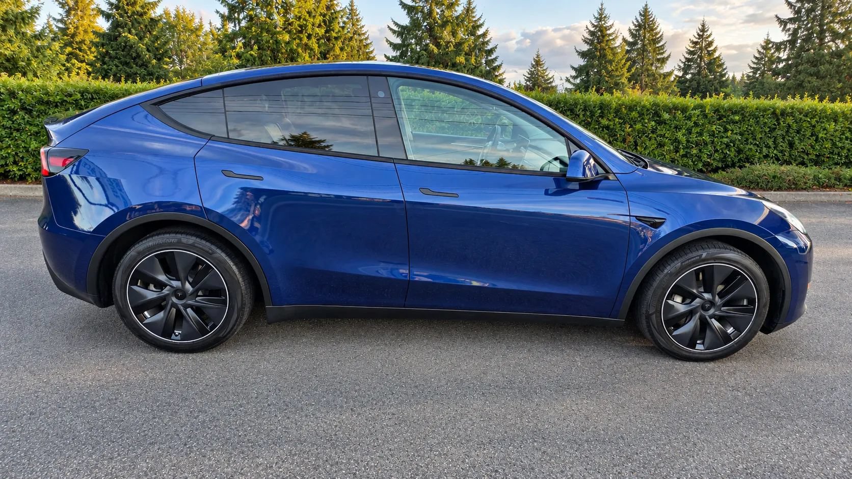 Used 2023 Tesla Model Y Long Range AWD/4WD image 4