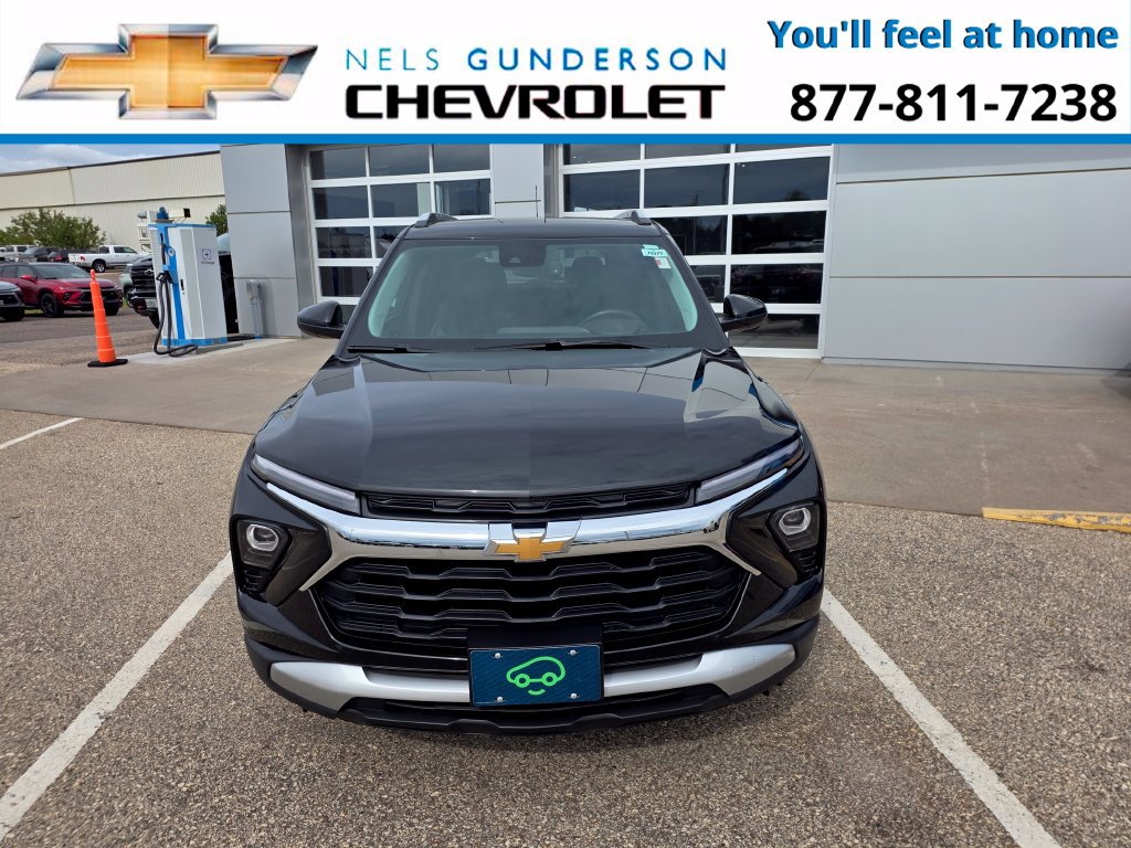 Used 2024 Chevrolet TrailBlazer LT w/ Convenience Package AWD/4WD image 2