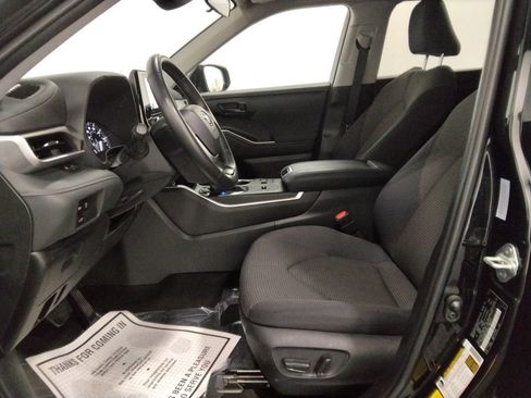 Used 2024 Toyota Highlander LE image 31