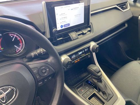 Used 2025 Toyota RAV4 XLE image 22